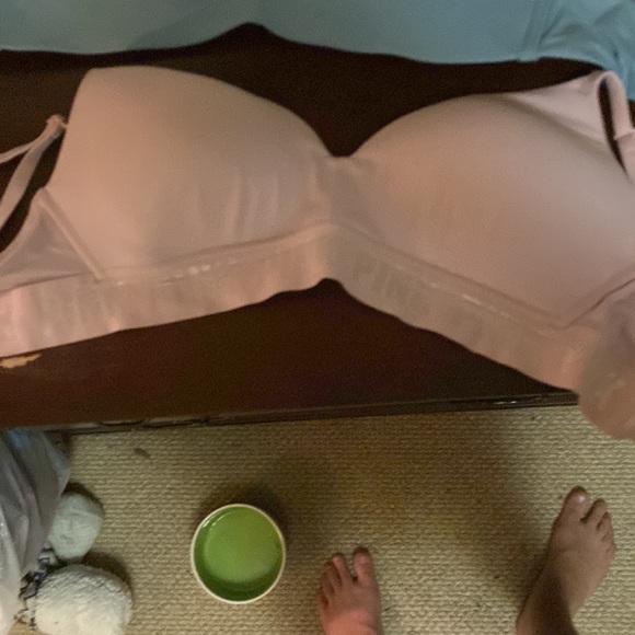 One PINK bra and one blue Victoria’s Secret bra - Picture 3 of 4
